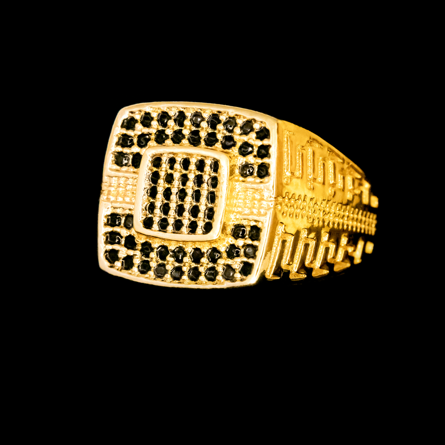 Anel Cravejado Zircônia Negra (Banhado a Ouro 18K)